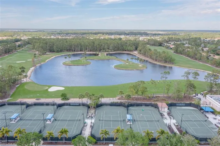 8223  Parkstone  PL, Naples, FL 34120