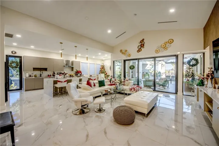 Building lobby with high vaulted ceiling and recessed lighting