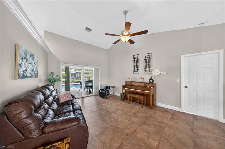 4933 Seville Ct, Cape Coral, Florida 33904
