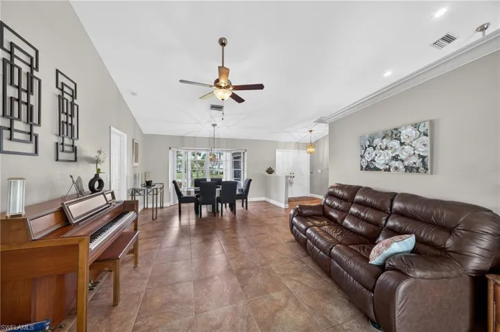 4933 Seville Ct, Cape Coral, Florida 33904