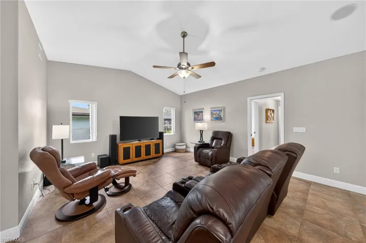 4933 Seville Ct, Cape Coral, Florida 33904