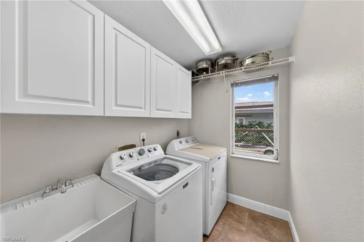 4933 Seville Ct, Cape Coral, Florida 33904