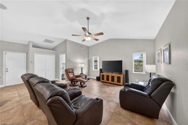4933 Seville Ct, Cape Coral, Florida 33904