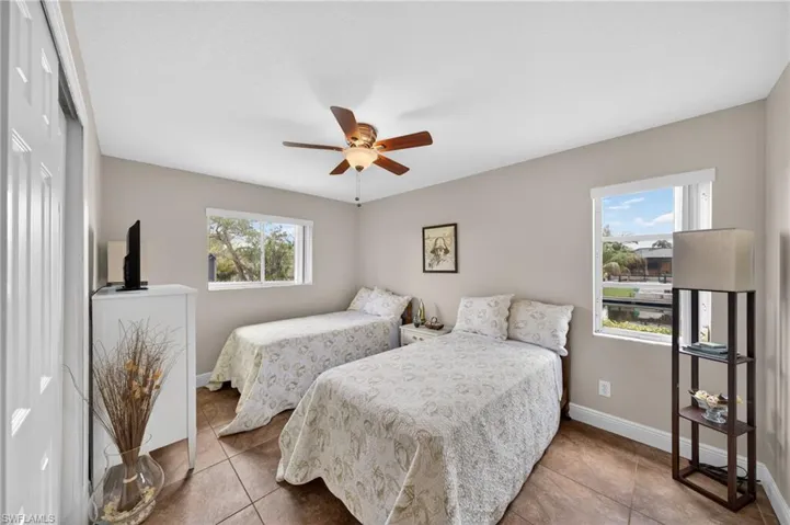 4933 Seville Ct, Cape Coral, Florida 33904