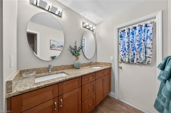 4933 Seville Ct, Cape Coral, Florida 33904