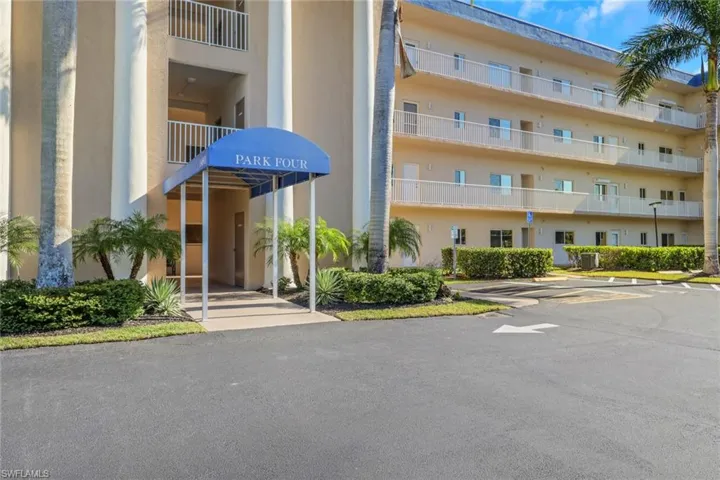 14801  Park Lake  DR, Fort Myers, FL 33919
