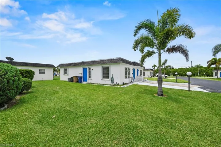 8 Tangerine Ct, Lehigh Acres, Florida 33936