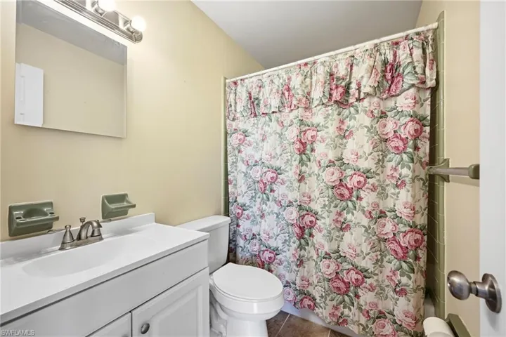 8 Tangerine Ct, Lehigh Acres, Florida 33936