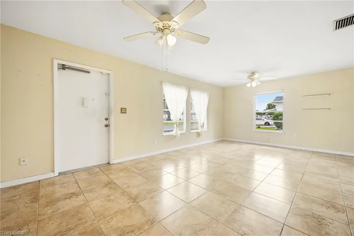 8 Tangerine Ct, Lehigh Acres, Florida 33936