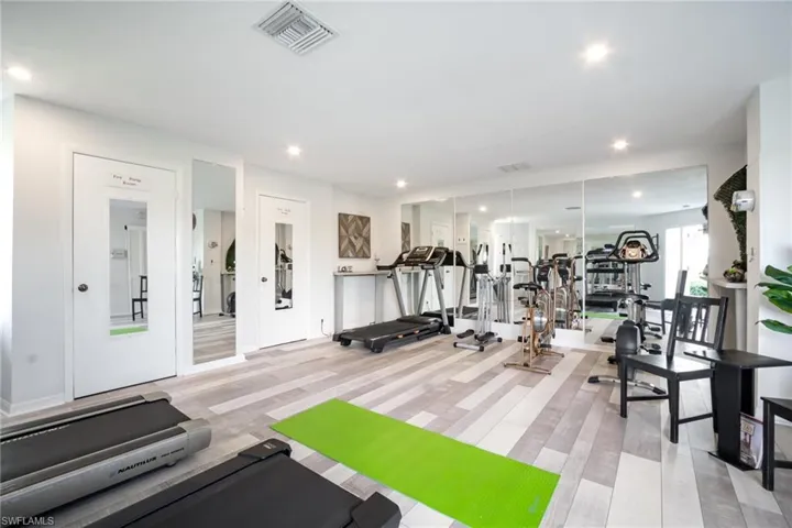 1530  Imperial Golf Course  BLVD, Naples, FL 34110