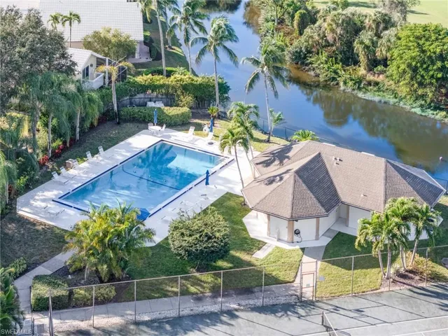 1530  Imperial Golf Course  BLVD, Naples, FL 34110