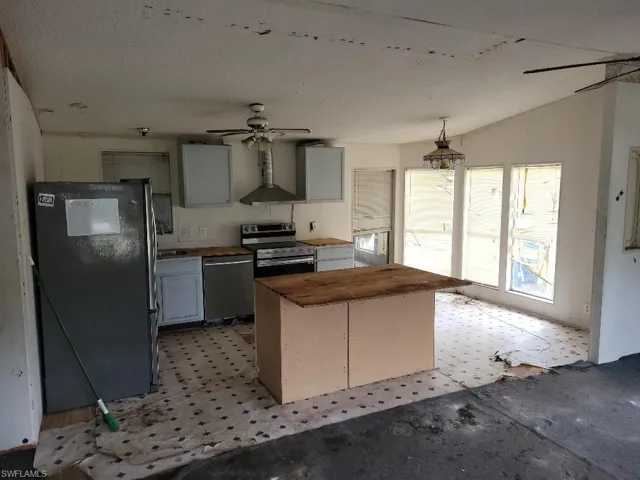 12040 Live Oak Dr, Fort Myers, Florida 33908