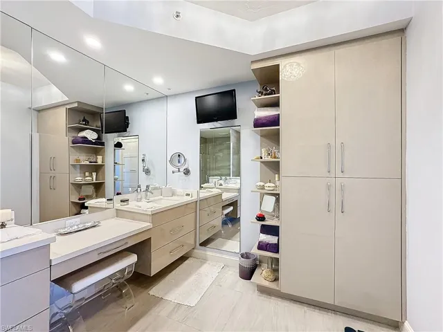 400  Flagship  DR, Naples, FL 34108