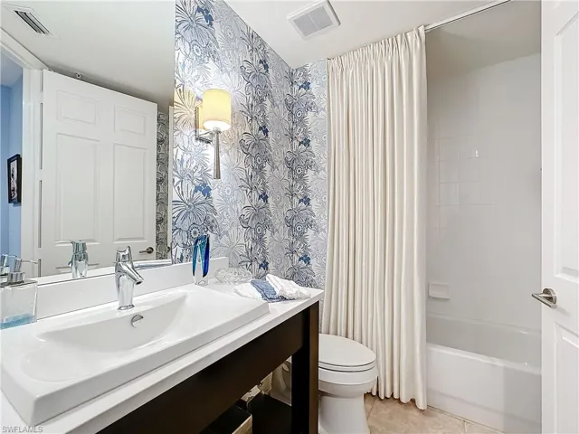 400  Flagship  DR, Naples, FL 34108