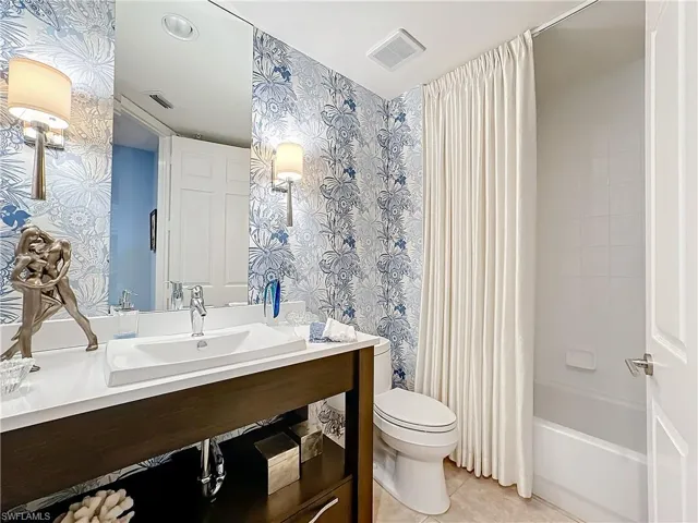 400  Flagship  DR, Naples, FL 34108
