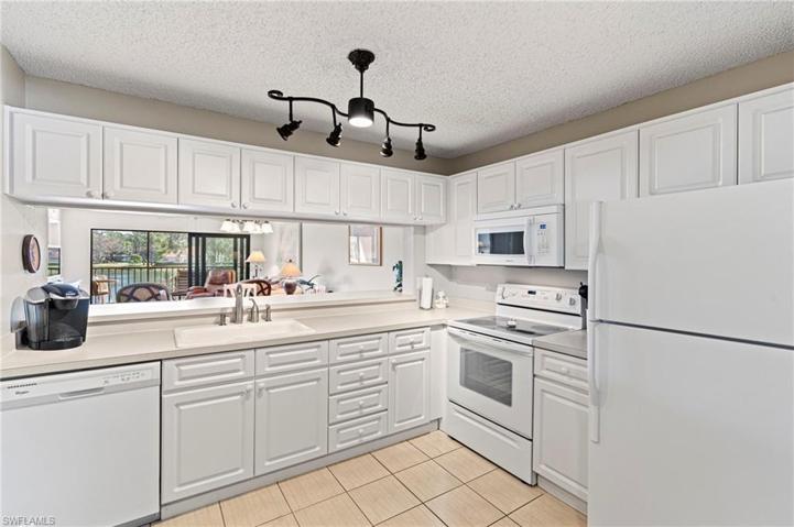 5792 Deauville CIR # 201, NAPLES FL 34112