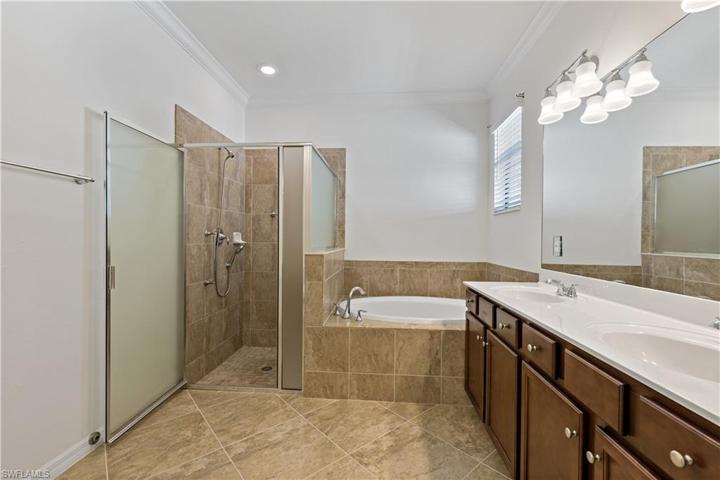 9206 Shadow Oak LN, NAPLES FL 34120
