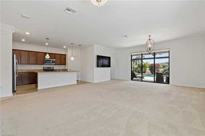 9206 Shadow Oak LN, NAPLES FL 34120