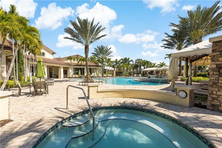 9206 Shadow Oak LN, NAPLES FL 34120