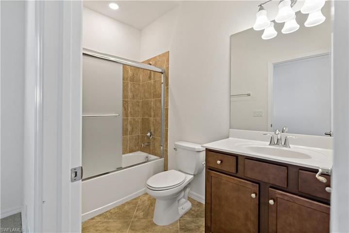 9206 Shadow Oak LN, NAPLES FL 34120