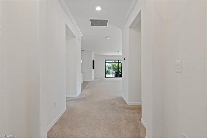 9206 Shadow Oak LN, NAPLES FL 34120