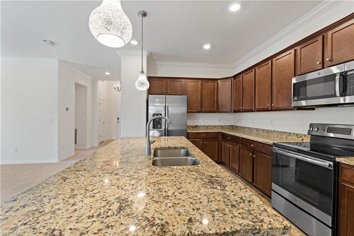 9206 Shadow Oak LN, NAPLES FL 34120