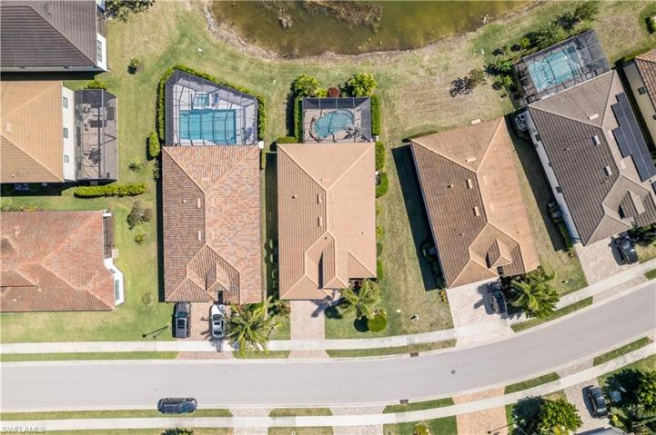9206 Shadow Oak LN, NAPLES FL 34120