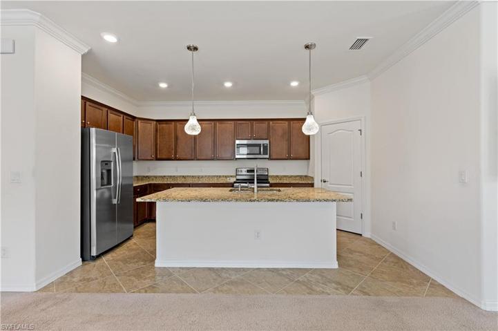 9206 Shadow Oak LN, NAPLES FL 34120