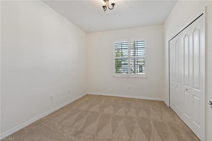 9206 Shadow Oak LN, NAPLES FL 34120