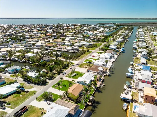 Bird's eye view featuring a residential view and a water view