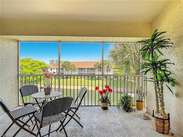 4970 Deerfield Way F-203, Naples, Florida 34110