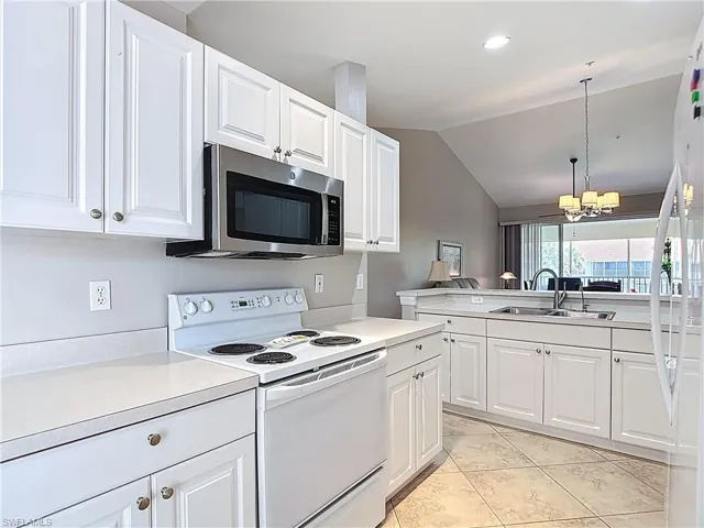 4970 Deerfield Way F-203, Naples, Florida 34110