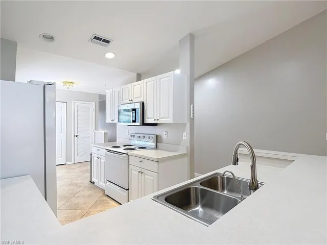 4970 Deerfield Way F-203, Naples, Florida 34110