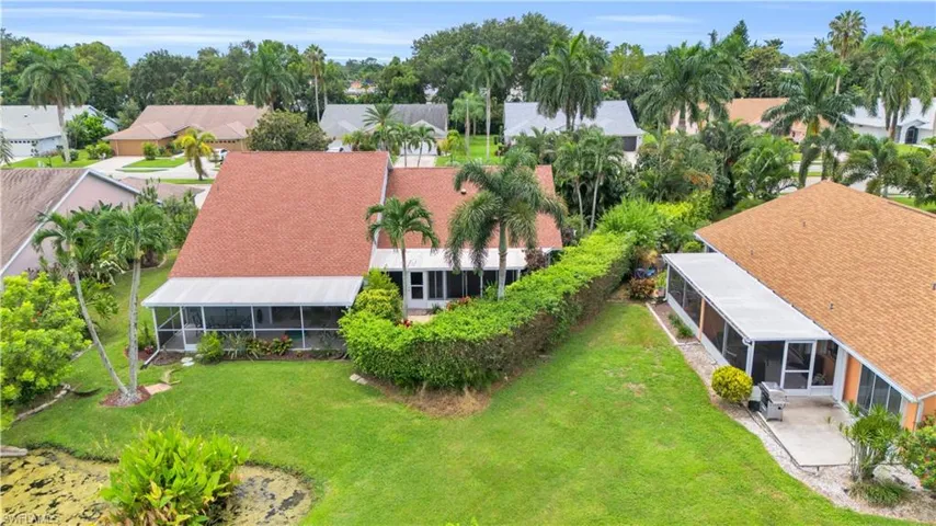 Rear view-hedge can be trimmed for lake view