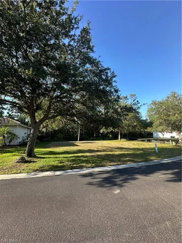 View of front facade with a front lawn