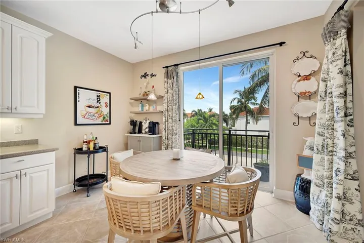 Eat-in Kitchen with open lanai