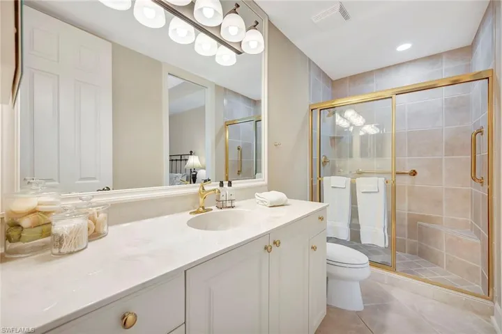 Bath adjacent to Queen Bedroom