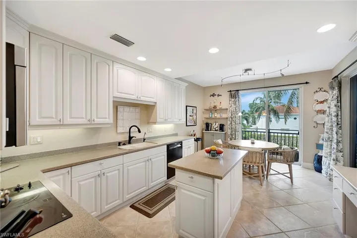 1004  5th S ST, Naples, FL 34102