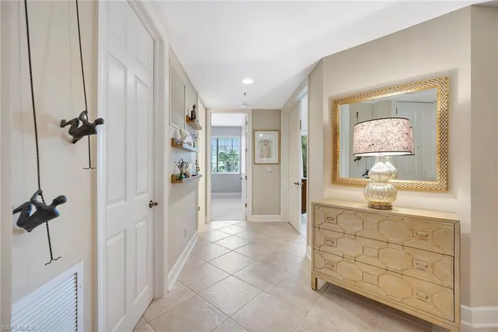 Foyer/laundry room on left