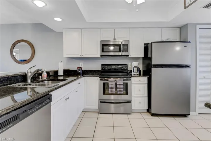 An extremely well equipped kitchen with granite countertops.  Property transfers turnkey.