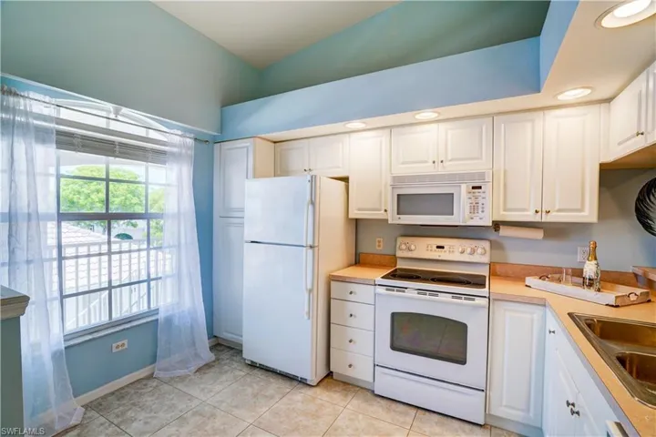 375  Stella Maris N DR, Naples, FL 34114