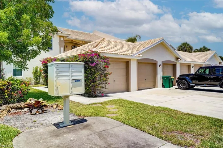 375  Stella Maris N DR, Naples, FL 34114