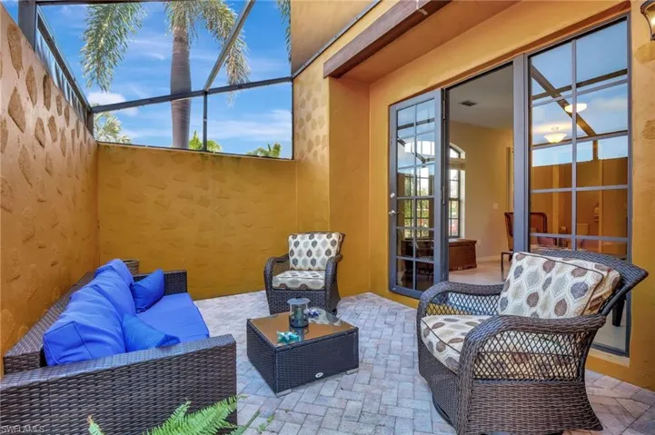Spacious private screened  lanai