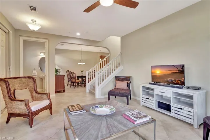 Great roon view with stairs to 2nd floor