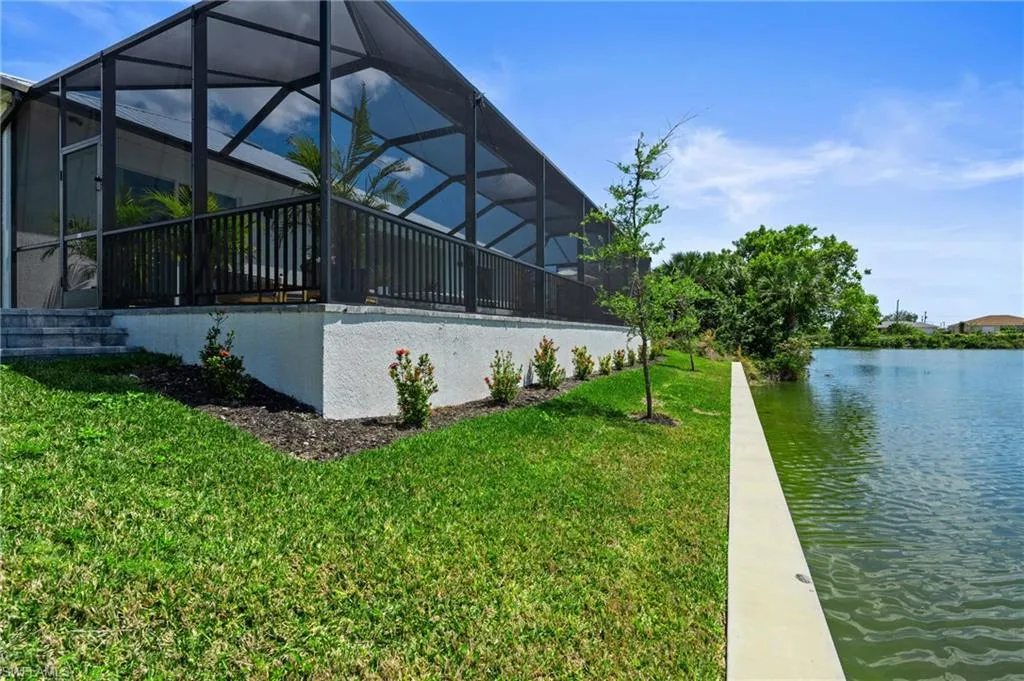 1722 24th AVE, Cape Coral, FL 33909,2025000155