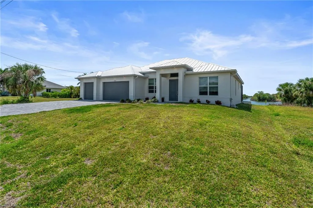 1722 24th AVE, Cape Coral, FL 33909,2025000155