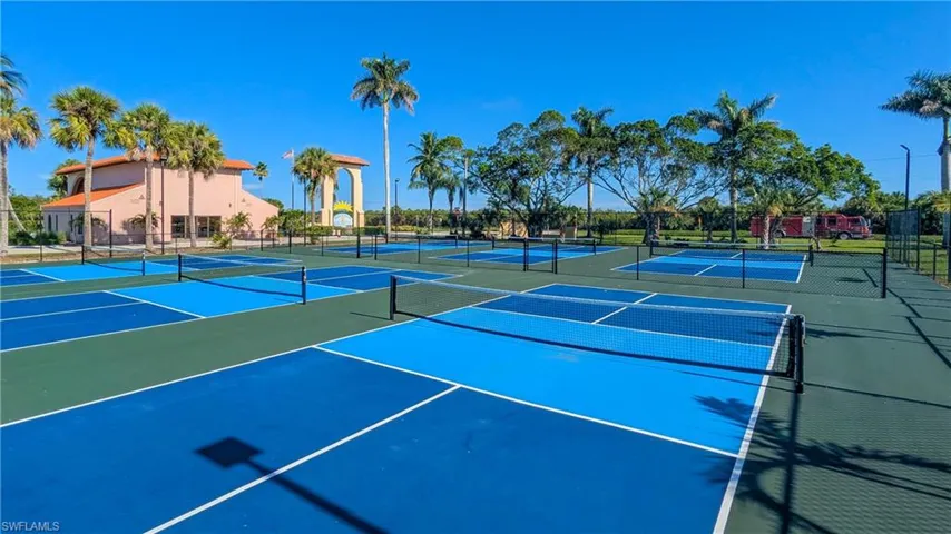 162 Newport Dr 1207, Naples, Florida 34114