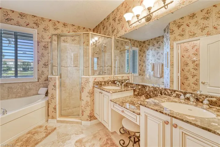 15652  Alton  DR, Fort Myers, FL 33908