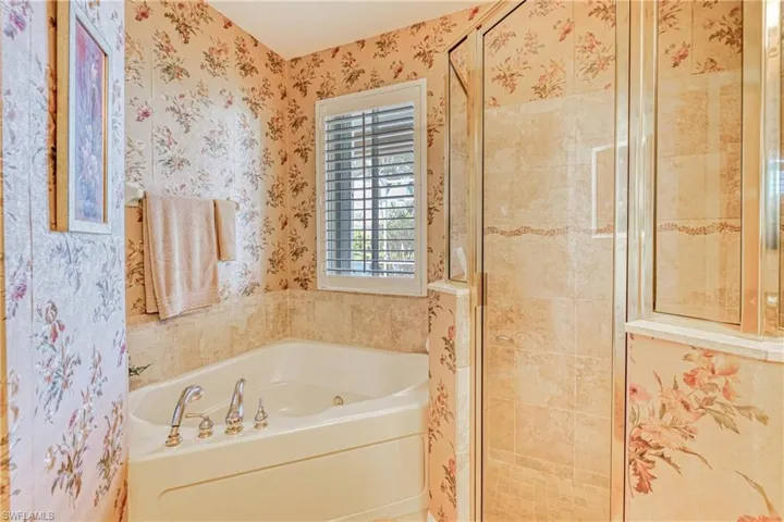 15652  Alton  DR, Fort Myers, FL 33908