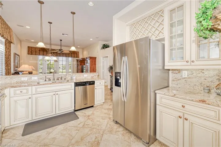 15652  Alton  DR, Fort Myers, FL 33908
